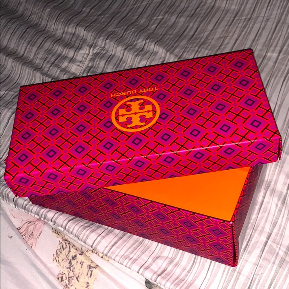 Tory sandals box